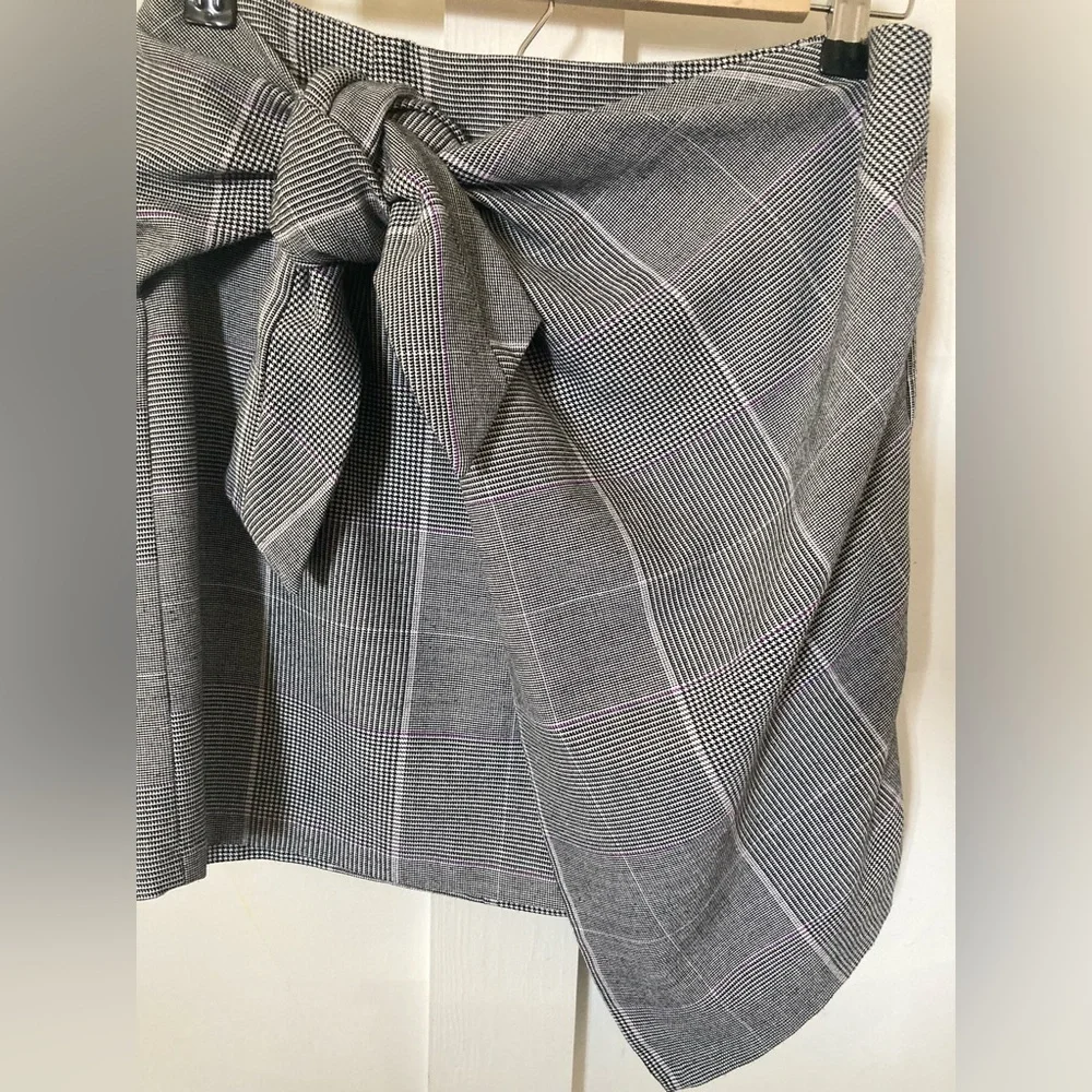 WHO what wear glen plaid asymmetrical mini skirt knot detail metal zipper size 6